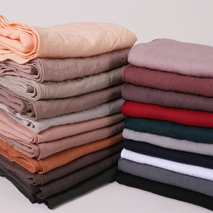 CCY venta al por mayor primavera liso suave musulmán cabeza arrugada Hijab chal poliéster islámico largo mujeres bufanda plisada - Product Image 2