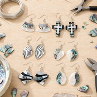 Boucles d'oreilles pendantes en forme de croix en nacre naturelle faites à la main avec des pierres précieuses en forme de cœur et un crochet en argent, paire pour femmes, bijoux de mode de guérison, cadeau