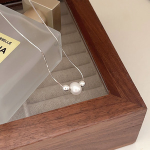 Collar Minimalista de Plata de Ley S925 con Perla Natural de Agua Dulce, Diseño de Espina de Serpiente, Color Blanco, para Uso Diario - Product Image 4