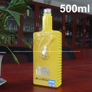 Botella de vidrio rectangular decorada para whisky o licor de 500 ml - Product Image 3