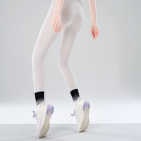 Chaussettes d'équipage tricotées en coton de haute qualité pour femmes Yoga danse Pilates sport respirant antidérapant Grip Logo personnalisé quantité minimale de commande bas