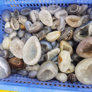 Đá mã não tự nhiên 100%, hình đầu lâu, động vật được chạm khắc trong hang động - Product Image 3