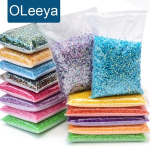 OLeeya Vente en gros de strass en résine transparente AB Bling à dos plat non thermocollants avec base transparente pour accessoires DIY - Product Image 1