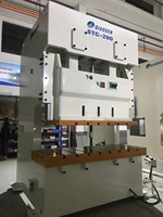 Ligne de production automatique de fabrication de boîtes métalliques pneumatiques de haute précision avec moteur, roulement, pompe et poinçonnage électrique direct