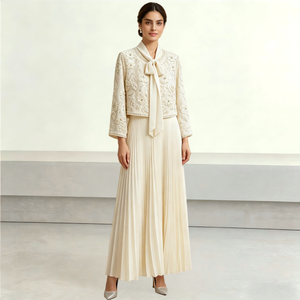 Conjunto Elegante de 2 Peças em Creme com Flores e Lantejoulas, Vestido Maxi Plissado e Jaqueta para Mulheres, Ideal para Convidadas de Casamento e Festas de Eid - Product Image 1