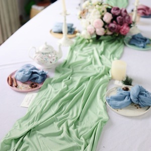 Décoration de mariage d'Anne d'été Chemins de table en <span class=keywords><strong>gaze</strong></span> plissée élastique <span class=keywords><strong>double</strong></span> face au toucher du lait pour événements Chemin de table <span class=keywords><strong>vert</strong></span> <span class=keywords><strong>sauge</strong></span> - Product Image 5