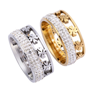 Bague en acier inoxydable plaqué or PVD avec design ajouré et strass pavés |   Cœur, Infini, Chiffres romains, Trèfle à quatre feuilles - Product Image 2