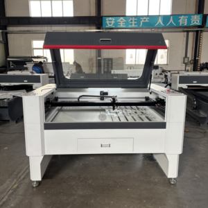 Insignia profesional <span class=keywords><strong>de</strong></span> alta precisión <span class=keywords><strong>Gemelos</strong></span> Premio Pulsera <span class=keywords><strong>de</strong></span> silicona Jeans Denim Textile Co2 Máquina cortadora <span class=keywords><strong>de</strong></span> grabado láser - Product Image 3