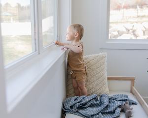 Ensembles côtelés pour tout-petits : T-shirt avec poche et bloomers à cordon pour enfants – Ensemble deux pièces personnalisé (haut et short) – Vêtements pour enfants - Product Image 2