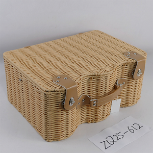 Set <span class=keywords><strong>Cesto</strong></span> da Picnic di Lusso per 4 Persone, Ecologico, Durevole e Termico, Cestino Quadrato in Plastica Effetto <span class=keywords><strong>Rattan</strong></span> con Coperchi e Manico per Alimenti - Product Image 4