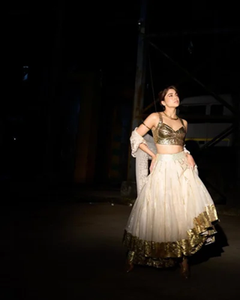 Vestido Occidental de Georgette Estampado Listo para Enviar con Patrón Regular y Talla Personalizada Disponible - Product Image 3