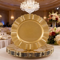 Assiette de présentation en plastique noir, blanc et or, de luxe, antique, embossée, de 13 pouces, pour mariage, fête, durable, sans danger pour les aliments