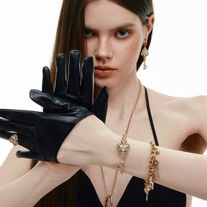 Pulsera de Cadena Chapada en Oro Vintage con Diseño de Llave para Mujer, Joyería Fina para Uso Diario - Product Image 1