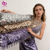 Nouveau Tissu Brodé en Tube Rond 2026 avec Paillettes Réfléchissantes Effet Écaille de Poisson en Polyester 518 g/m² – Rouleau de Tissu à Paillettes Lourd