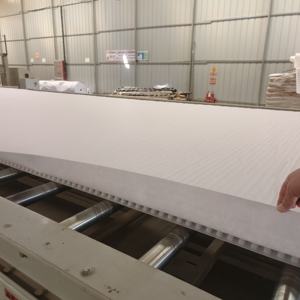 Tapis <span class=keywords><strong>de</strong></span> drainage alvéolé en géocomposite avec tissu filtrant pour l'étanchéité des murs en dessous du niveau du sol - Product Image 2