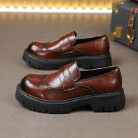 Nouvelles Chaussures Mocassins en Cuir Noir pour Hommes et Adolescents, à Semelles Épaisses, Style Bullock à Bout Large, Basses, pour l'Extérieur, Tendance et Décontractées
