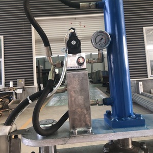 Scie hydraulique automatique pour la découpe <span class=keywords><strong>de</strong></span> têtes <span class=keywords><strong>de</strong></span> porcs – Matériel d'abattage pour l'industrie porcine - Product Image 6