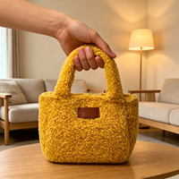 Sac de maquillage en polyester doux et moelleux, style Teddy, léger, de haute qualité, mini sac fourre-tout en peluche, personnalisable avec logo