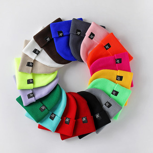 Casquettes en tricot d'hiver en coton 100% avec logo brodé personnalisé, nouveau design, couleur unie, pour hommes <span class=keywords><strong>et</strong></span> femmes, avec motif de nœuds de dessin animé - Product Image 2