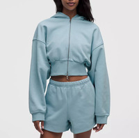 Ensemble de survêtement deux pièces pour femme, comprenant un sweat à capuche zippé oversize court et un short de survêtement assorti, en molleton doux, idéal pour la détente