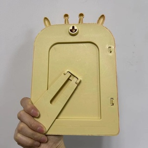 2023 thiết kế mới 7 inch rắn gỗ khung ảnh hình dạng động vật trẻ em Bảng hiển thị trang trí nội thất kích thước nhỏ bằng gỗ khung hình - Product Image 4