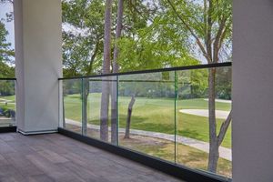 Balcone esterno/terrazza/decorazione Veranda balaustre <span class=keywords><strong>in</strong></span> <span class=keywords><strong>vetro</strong></span> su misura di alta qualità <span class=keywords><strong>in</strong></span> alluminio canale U sistema di ringhiera <span class=keywords><strong>in</strong></span> <span class=keywords><strong>vetro</strong></span> - Product Image 3
