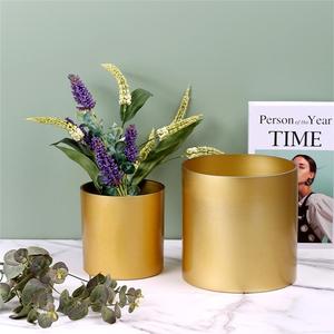 Grands petits vases dorés de luxe en or pour décoration de fleurs centre de table de mariage moderne avec grand globe antique minimal - Product Image 1