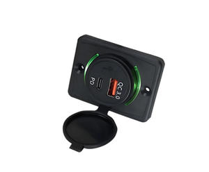 Chargeur de voiture double USB avec double prise et matériau ignifuge LED pour véhicules - Product Image 1