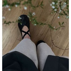 Chaussures plates rétro d'automne-été à bout rond et brides croisées, mocassins Mary Jane noirs à bouche peu profonde, chaussures décontractées pour femmes - Product Image 4