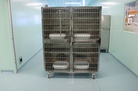Premium 4-Fach Veterinär-Katzenkäfig aus Edelstahl mit Katzentoilette & Universalbremsrädern