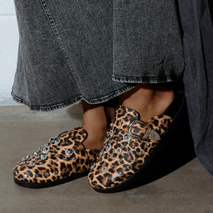 Mules pour femmes à imprimé léopard, ornées de strass et de rivets, avec boucle, style décontracté, à enfiler, tendance - Product Image 3