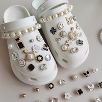 Grosir Spot Aksesoris Sandal Angin Harum Kecil Bunga Teh Beruang Karet dengan Rantai Aluminium Memakai Dekorasi Kulit