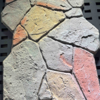 Vente en gros de panneaux artificiels 3D étanches pour la décoration intérieure et extérieure Panneau mural en pierre PU avec galets de granit