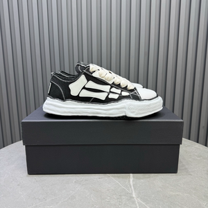 Zapatillas Urbanas Modernas para Hombre, con Suela Acolchada, Diseño Único en la Parte Superior, Calzado Cómodo para Skateboarding y Cultura Urbana Amiris - Product Image 3