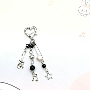 Porte-clés Y2K en forme de note de musique de guitare, <span class=keywords><strong>mousqueton</strong></span> en forme de cœur, porte-clés perlé, breloque de sac fraise style punk rock pour les amateurs de musique, pour téléphone - Product Image 6