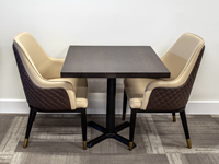 Ensemble table et chaises de restaurant commercial, table à manger carrée en bois avec chaises rembourrées en cuir PU pour mobilier de café et d'hôtel