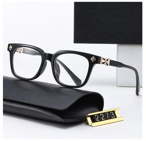 Lunettes Optiques Anti-Lumière Bleue Classiques Charme Heart 2026 de Haute Qualité 2273 Nouveaux Modèles Hommes Femmes Montures Carrées Légères Verres PC - Product Image 3