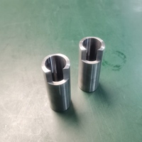 Centre d'usinage CNC de précision pour pièces de quincaillerie en acier inoxydable Usinage de précision Personnalisation