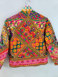 Fabrication indienne Vintage inspiré Blazer vestes pour femmes indien manteau court disponible pour l'approvisionnement mondial de l'Inde - Product Image 2