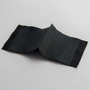 Étiquette de vêtement rectangulaire noire autocollante en feutre non tissé thermocollant lavable - Product Image 1