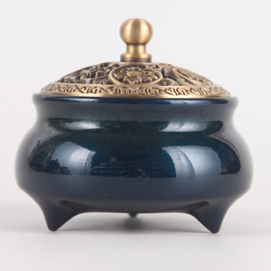 Brûleur d'encens en cuivre Tongpu Craftsman, à trois pieds, en forme d'angle, en cuivre pur, pour usage domestique, brûleur d'encens d'intérieur au bois de santal - Product Image 1