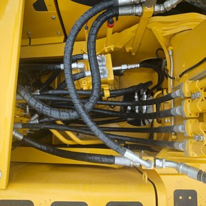 Excavatrice Komatsu PC220 d'occasion, strictement inspectée avant livraison, en stock, vente en gros pour les entrepreneurs mondiaux en machinerie lourde - Product Image 6