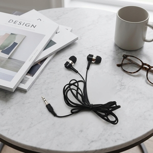Audífonos Intrauditivos Desechables Coloridos con Cable de 3.5mm, Auriculares Estéreo Económicos para Autobús/Tren/Avión y Uso Escolar/Biblioteca - Product Image 4