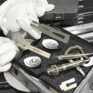 ใบเลื่อยสั่นแบบแมนนวลขนาดเล็กสำหรับงานศัลยกรรมกระดูกและข้อ ยี่ห้อ Bojin Tool โดย Ortho Genix ได้รับการรับรองมาตรฐาน CE ระดับ I - Product Image 3