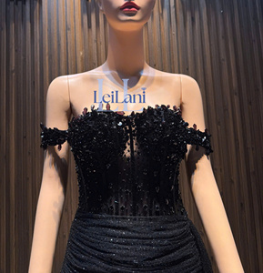 Elegante Vestido Negro de Mujer con Hombros Descubiertos - Vestido de Fiesta Sirena con Cuerpo Adornado con Cuentas de Lujo de Vietnam - Product Image 3