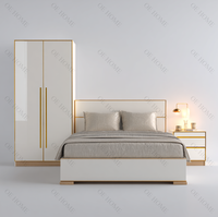 Ensemble de chambre à coucher au design moderne avec cadre en bois, rangement 2 tiroirs, lit king size à hauteur réglable, mobilier de luxe pour appartement et villa
