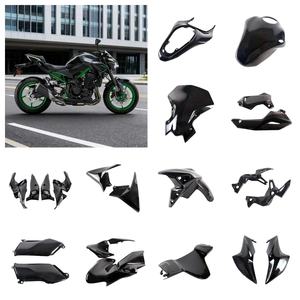 OEM 3K 100% Fibre de carbone sèche, capot d'échappement de moto pour <span class=keywords><strong>Kawasaki</strong></span> Z900 2019-2025, fibre de carbone, articles en stock ou en gros - Product Image 3