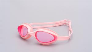 نظارات سباحة احترافية للبالغين من السيليكون مضادة للضباب بعدسات بولي كربونات مطلية كهربائياً مع مشبك أنف وسدادات أذن للرجال والنساء وقبعة سباحة - Product Image 6