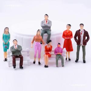 Figuras en miniatura coloridas para modelos de paisajes y decoraciones de mesas de arena - Product Image 4