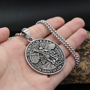 Yunnique – collier avec pendentif rond en acier inoxydable, saint Michel, saint patron de la loi, bijoux de Style Hip Hop pour hommes - Product Image 2